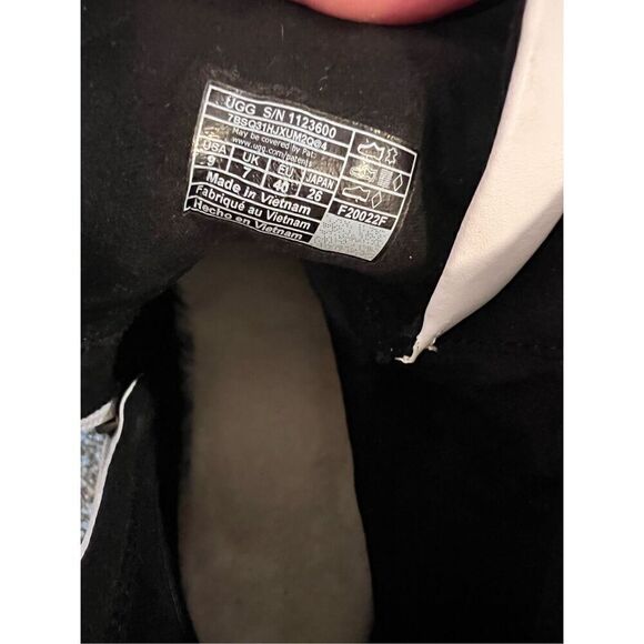 UGG Women's White Black Sidnee Waterproof Platform Lug Combat Boots Size 9 NWOT - Picture 12 of 13